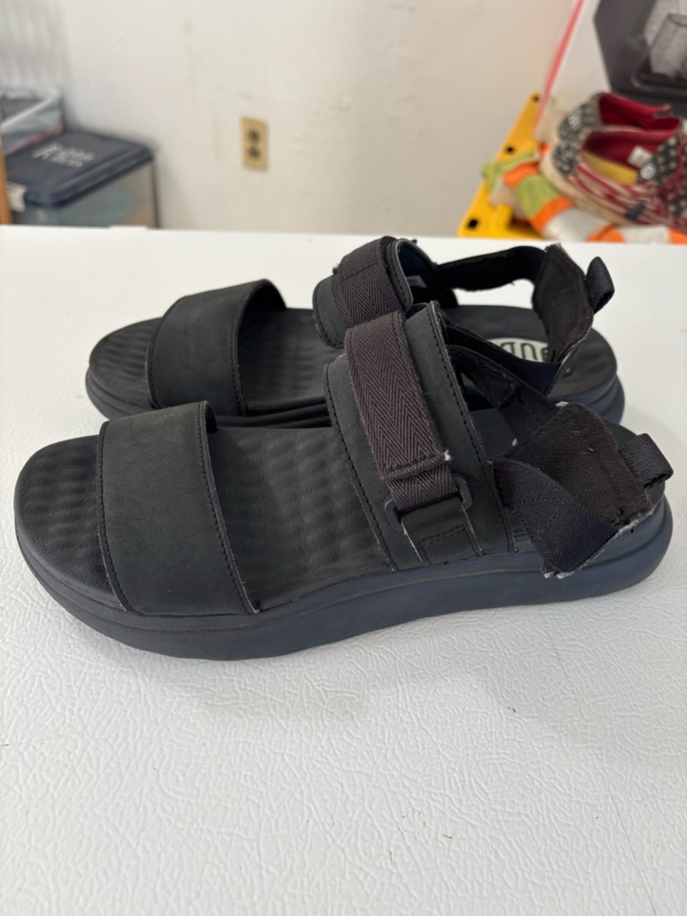 Womens size 8 hey dude brand sandals, #L1212